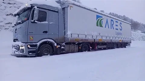 20 Tır Posof Dağında Mahsur Kaldı