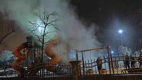 Van'da Çocuk Parkı Yangını