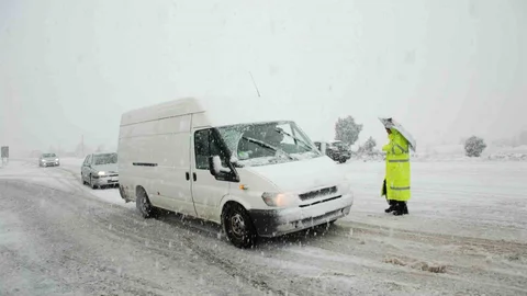 Alacabel'de Kar Kalınlığı 30 Santimetreye Ulaştı