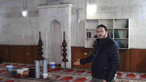 Adana'da Tarihi Camide Su Sızıntısı Sorunu