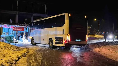 Elazığ'da Otobüs Devrilmekten Son Anda Kurtuldu