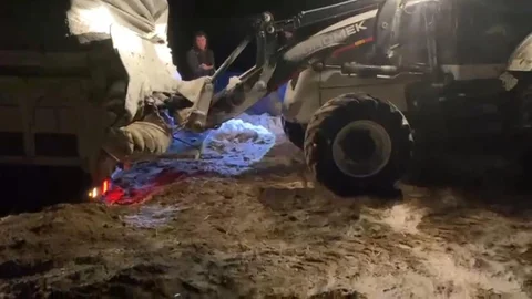 Karla Kaplı Yolda Araç Kurtarma Operasyonu