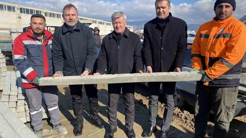 Alaşehir'de Çiftçilere Bağ Direği Desteği