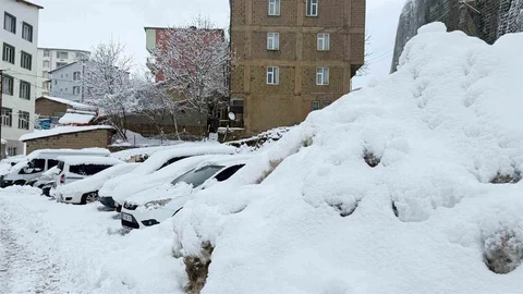 Hakkari'de 223 Yerleşim Yerin Yolu Kapandı