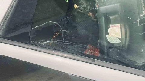 Eskişehir'de Buz Sarkıtı Camı Kırdı