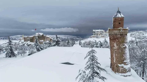 Elazığ'da Kar Yağışı Harput'u Beyaza Bürüdü