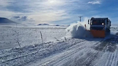 Kars'ta 200 Köy Yolu Kapandı