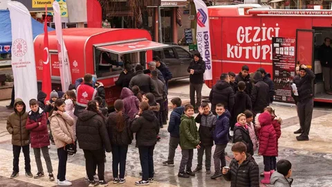 Çanakkale Savaşları Mobil Müzesi Sındırgı'da Yoğun İlgi Gördü