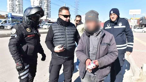 Kepez'de Seyyar Satıcılara Operasyon