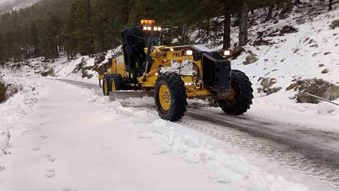 Alanya'da Karla Mücadele Çalışmaları Devam Ediyor