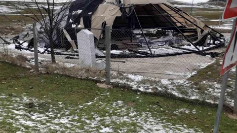 Afyonkarahisar'da Çadır Salonu Rüzgarla Yıkıldı