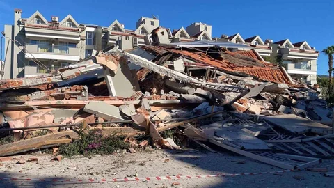 Marmaris'te Apart Otel Çöktü