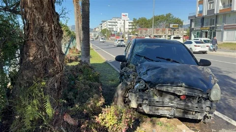 Antalya'da Trafik Kazası: 2 Yaralı