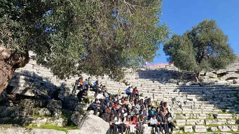 Köyceğiz'de Öğrenciler Şiir Okudu