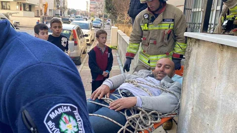 Manisa'da Asansör Kulesinden Düşen Güvercin Tutkunu Yaralandı