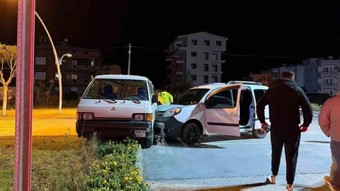 Gazipaşa’da İki Kamyonet Çarpıştı