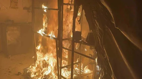 Aksaray’da Fabrika Yangını Panik Yarattı