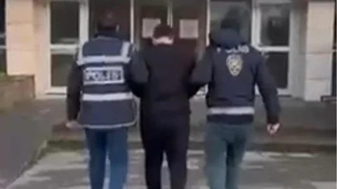 İzmir'de Uyuşturucu Taciri Yakalandı