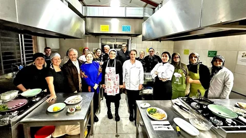 İzmir Çeşme'de Aşçılık Kursu Başladı