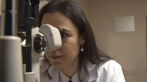 Katarakt Ameliyatında Düzenli Muayene Önemli