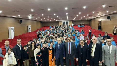 Düzce'de Çocuklar için Tiyatro Gösterisi