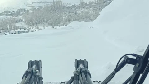 Hakkari'de 36 Yerleşim Yeri Ulaşıma Kapandı