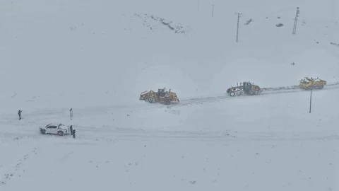 Van'da 363 Yerleşim Yeri Ulaşıma Kapandı