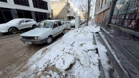 Mazıdağı'nda Kaldırımlar Temizlenmedi