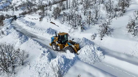 Çüngüş'te Karla Mücadele Çalışmaları Devam Ediyor