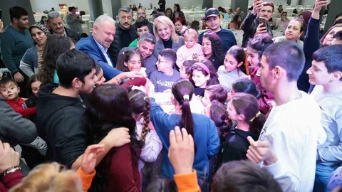 Menemen'de Özel Çocukların Karneleri Sevgiyle Kutlandı