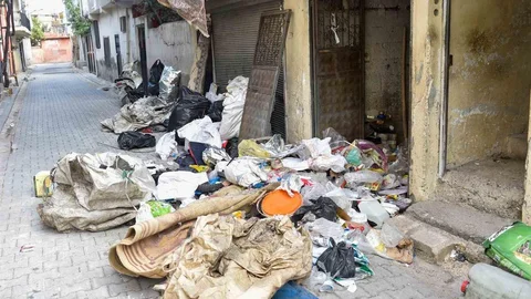 Adana'da Çöp Ev Temizliği Yapıldı