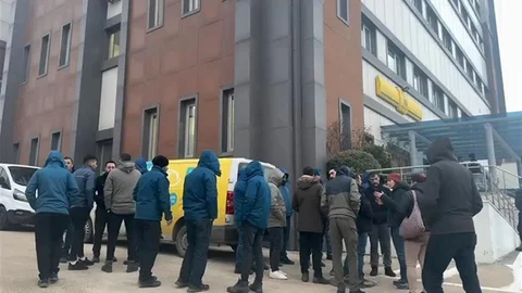 Bursa'da PTT Çalışanları İş Bıraktı