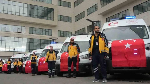 İzmir'e Yeni Ambulanslar Katıldı