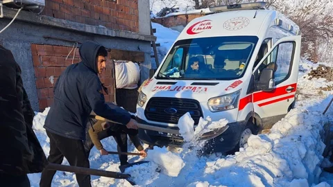 Adıyaman'da Ambulansa Yol Açma Çabası