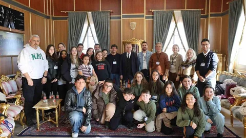 Başkan Balaban, Öğrencilerin Sanat Projesine Destek Verdi