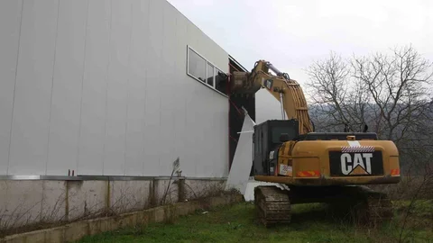Nilüfer'de İki Kaçak İş Yeri Yıkıldı