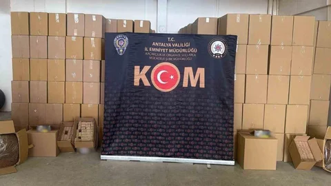 Antalya'da Kaçak Makaron Operasyonu