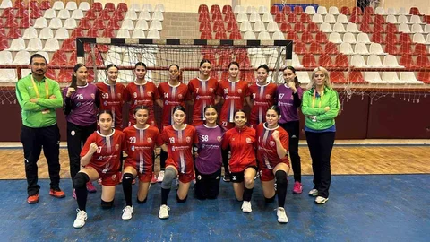 Kepez'de Kadın Hentbol Takımı Başarıya Doymuyor