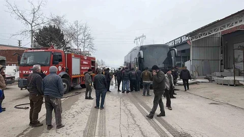 Tokat'ta Park Halindeki Otobüs Yandı