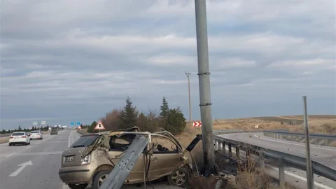 Afyonkarahisar’da Hurdaya Dönüşen Araç Kazası