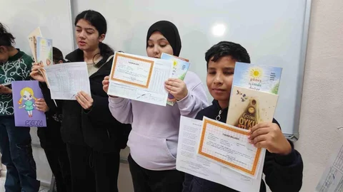 Adana'da Görme Engelli Öğrencilerin Karneleri Dağıtıldı