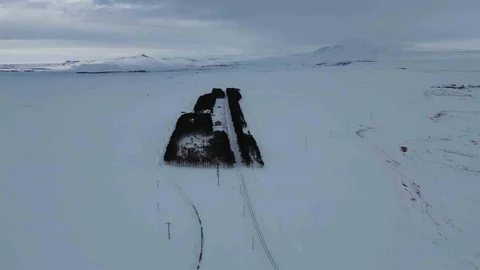 Kars'ta Tarihi İstasyonda Kış Manzarası