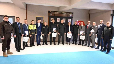 Düzce'de Başarı Gösteren Polisler Ödüllendirildi