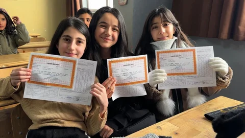 Yüksekova'da 30 Bin Öğrenci Tatil Sevinci Yaşıyor