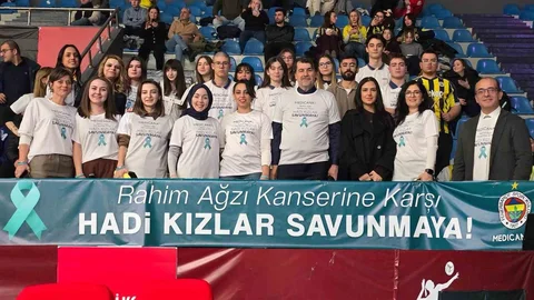Voleybol Maçında Sağlık Mesajı Verildi
