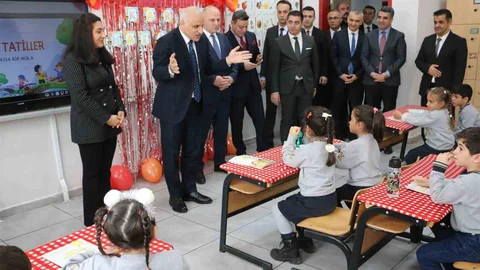 Diyarbakır'da 458 Bin Öğrenci Karnelerini Aldı