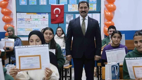 Hatay'da 374 Bin Öğrenci Karne Aldı