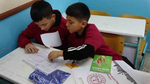 Yozgat'ta Öğrenciler Karnelerini Aldı