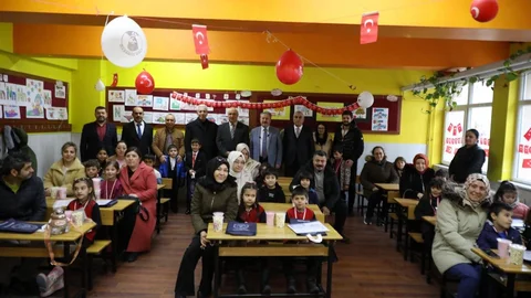 Kayseri'de Öğrencilere Karne Verildi