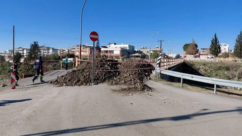 Hatay'da Köprü Trafiğe Kapandı